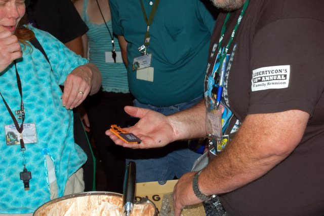 Bus shaped refridgerator magnet with Cyrix 686