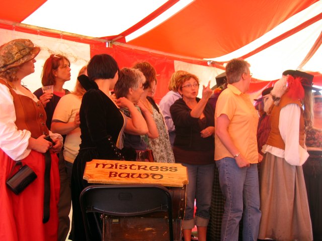 urging someone onstage